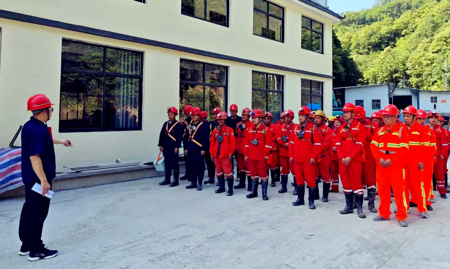 安全生產(chǎn)月｜雙河金礦圓滿開展綜合應(yīng)急預案演練