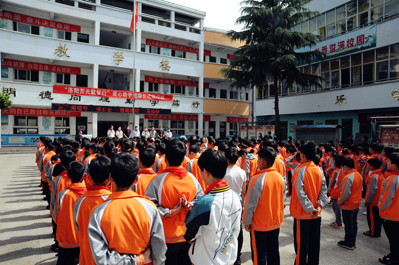 “洛陽開元筑夢行”六一愛心助學(xué)活動(dòng)第一站!!!!SIMPLE_HTML_DOM__VOKU__PIPE!!!!欒川縣秋扒鄉(xiāng)捐贈(zèng)儀式圓滿舉行