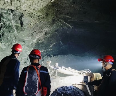 西溝鐵礦｜織密安全防護(hù)網(wǎng)，護(hù)航全年“零傷亡”